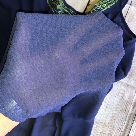 Torrid Size “0” Sheer Summer Top Long in Back - Picture 3 of 6